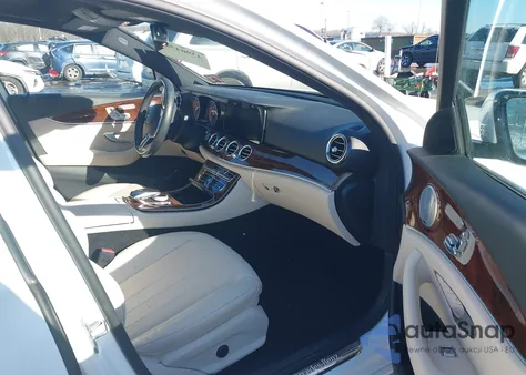2019 Mercedes-Benz E 300 4Matic из США, поврежденный, VIN WDDZF4KB5KA521634
